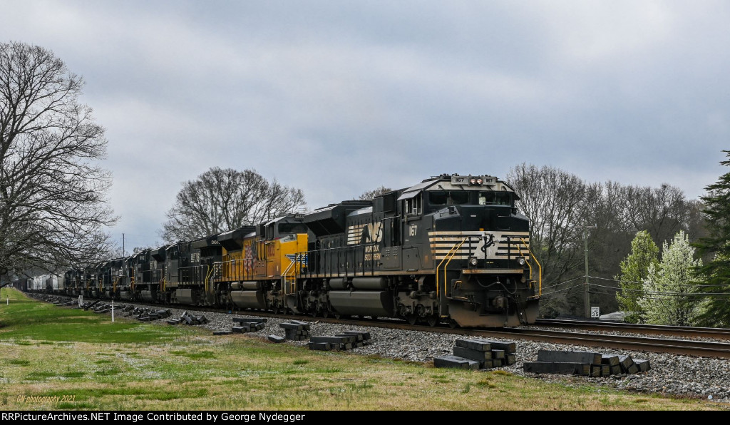 NS 1167 leads a long mixed freight train